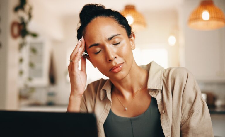 woman looking tired depicting brain fog